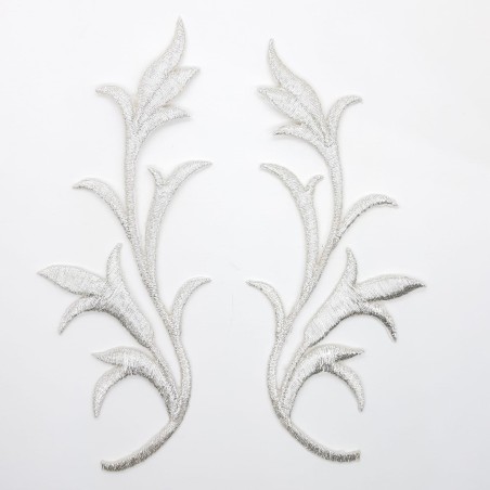 Aplicación bordada metalizada plateada dos piezas