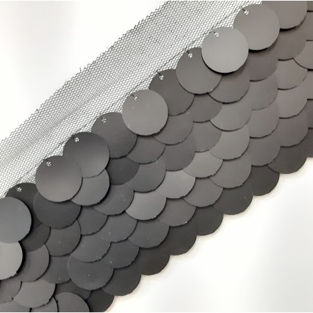 Galón pasamanería con lentejuelas grandes de color negro 7 cms.
