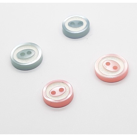 Botón nacarado 2 agujeros sencillo para prendas infantiles