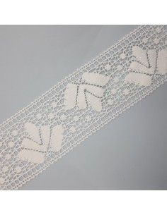 Juego encaje de bolillo con dibujo blanco entredos y puntilla 2