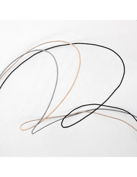 Cordón agremán para ojales de torzal grueso y rígido.