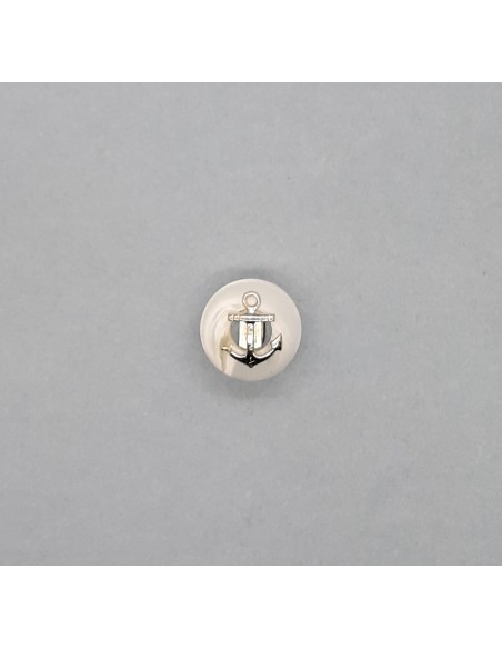 Botón poliéster ancla plata y base blanca