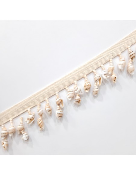 Fleco conchas y caracolas marinas de color crudo