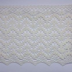 Encaje bolillo de color beige 100% algodón.  2