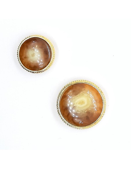 Botón metálico con filo dorado mezcla color caramelo
