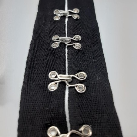 Cinta espiga negra con corchetas plateadas