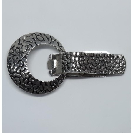 Cierre metálico plateado decorativo 