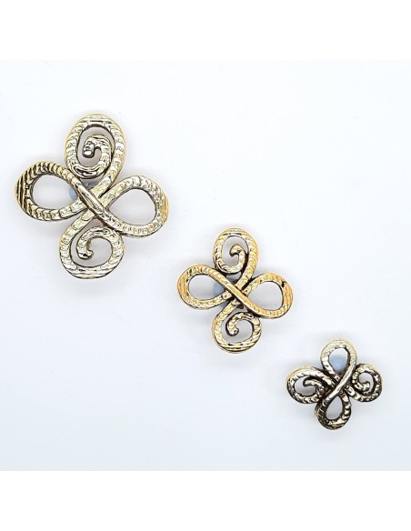 Botón metálico diseño flor dorado