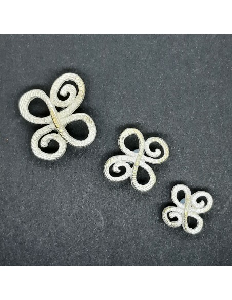 Botón metálico diseño flor plata mate