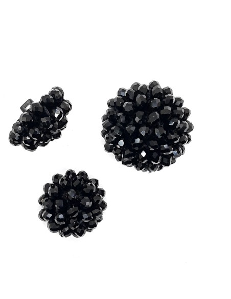 Botón fantasía piedras negro.