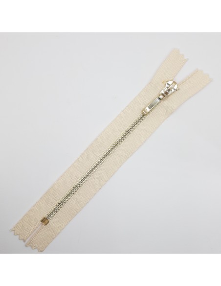 Cremallera metálica marfil malla dorada.