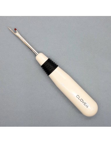 Descosedor Clover para cortar hilos de costura y ojales con facilidad 