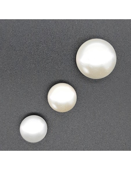 Botón color perla con pie y forma semi bola