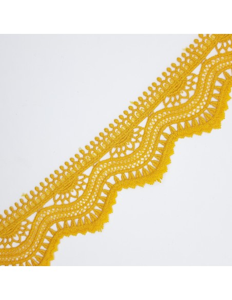 Encaje guipur algodón de color ocre mate de 6 cms
