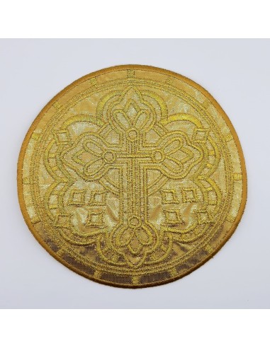 Aplicación circular con dibujo de cruz dorada