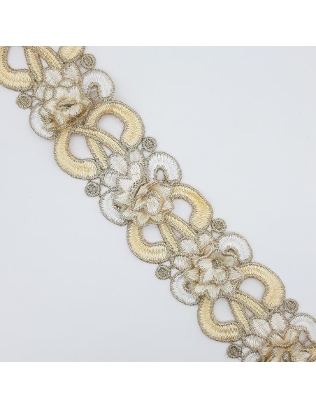 Tira de flores metalizada beige y dorada de 4,5 cms