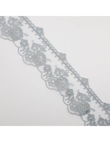 Encaje tul bordado con remate de 5,5 cms y color gris azulado
