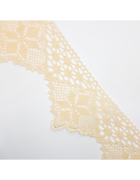 Puntilla bolillo picos de color beige de 9 cms