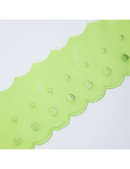 Tira bordada de organza con bordado y remate en seda color verde pistacho