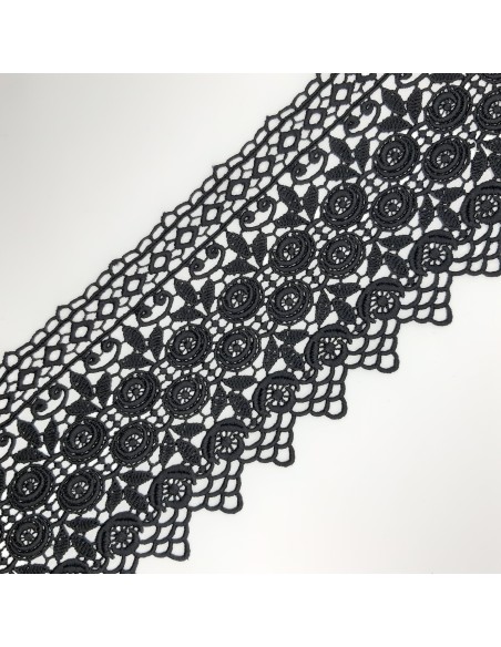 Encaje puntilla guipur calada de color negro con picos 10 cms