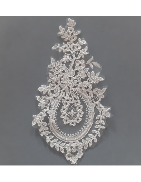 Aplicación bordada con tul blanco roto de 28 x 16 cms especial novias