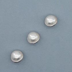Botón perla filo plata 