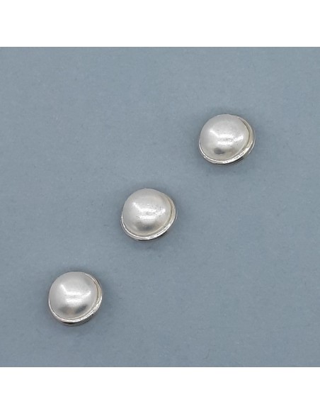 Botón perla filo plata 