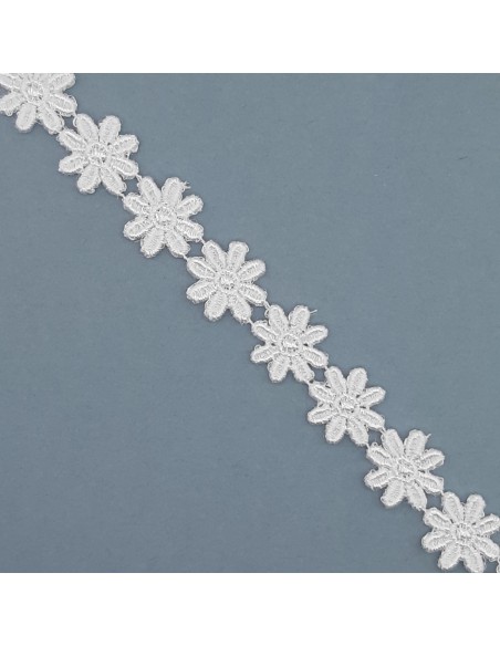 Margarita blanca de guipur.