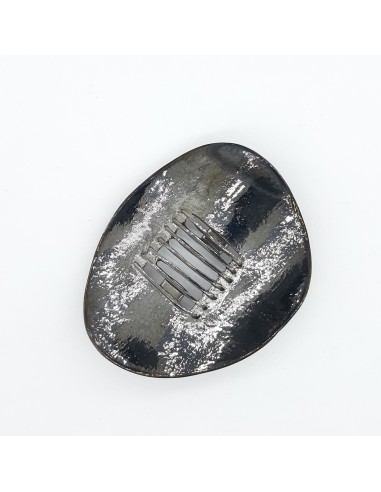 Broche con pinza metálico negro pavonado