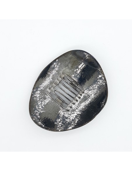 Broche con pinza metálico negro pavonado