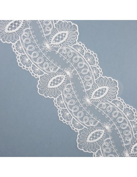 Entredos tul bordado blanco roto de 8,5 cms.
