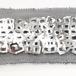 Galón lentejuelas cuadradas plateadas. 2