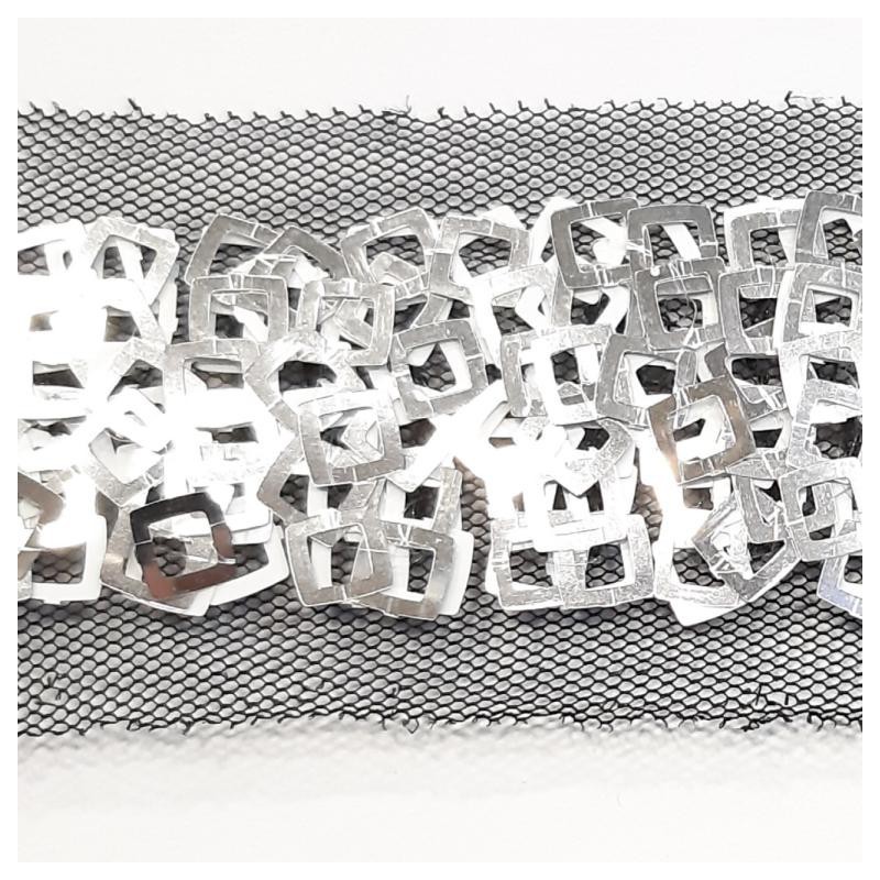 Galón lentejuelas cuadradas plateadas.