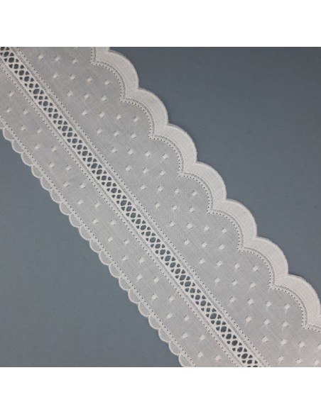 Tira bordada blanca con vainica de 8 cms