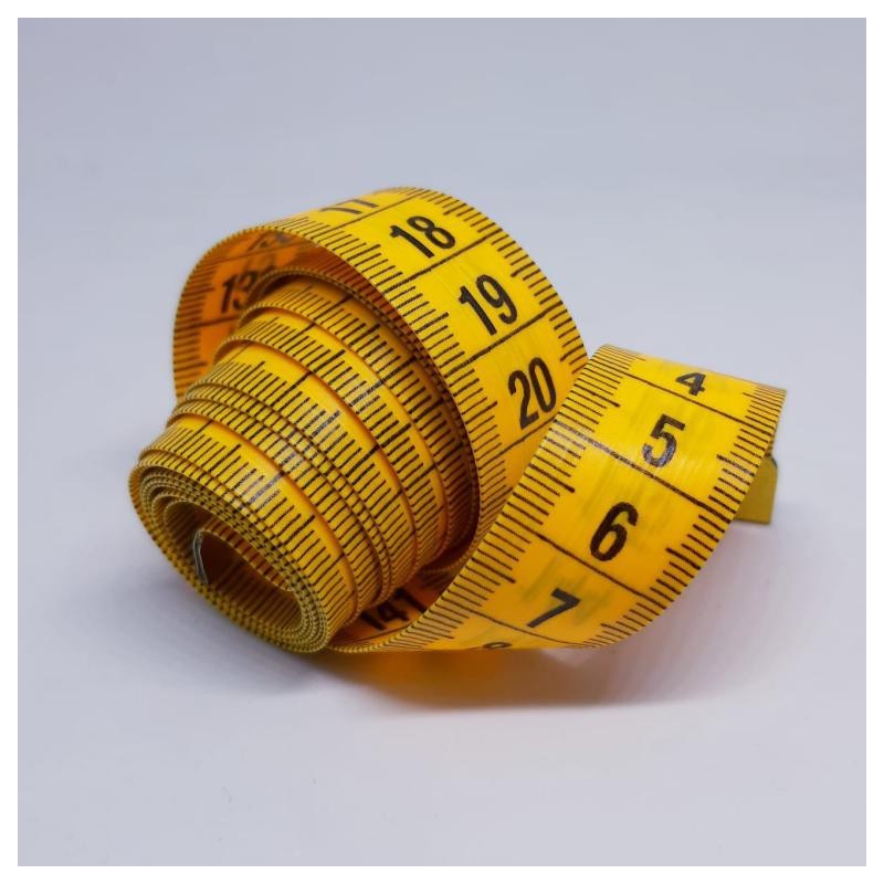 Cinta métrica amarilla numeración ambas caras. 