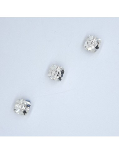 Botón cuadrado cristal plata de 1 x 1 cm.