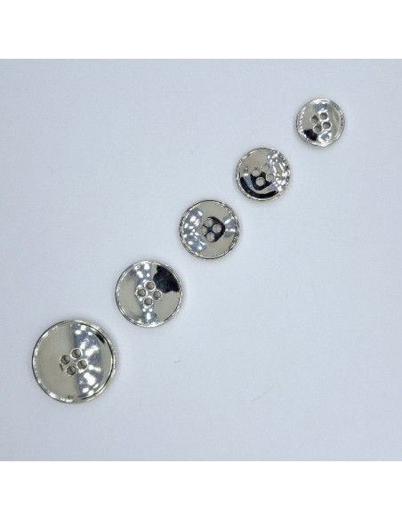 Botón plateado clásico 4 agujeros| Mercería Alfambra