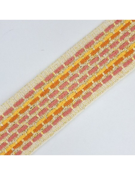 Galón fondo beige con destellos lurex dorado y pespuntes coral-amarillo huevo-naranja-coral.
