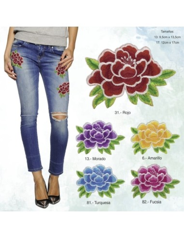 Flor bordada termoadhesiva.