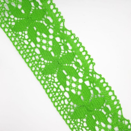 Encaje bolillo dibujo flor calada verde fuerte