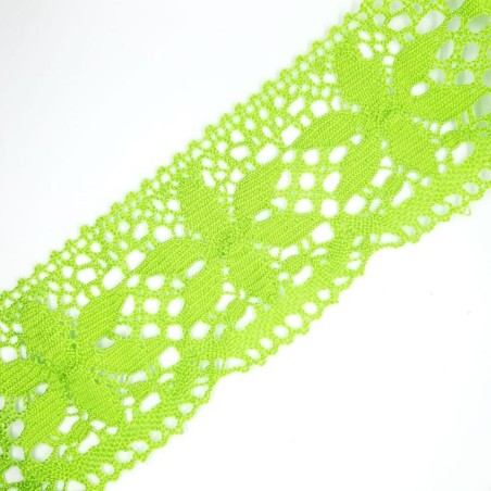 Encaje bolillo dibujo flor calada verde pistacho